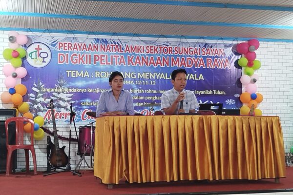 Vic. Antonius Mat Simin, S.Th gave a seminar on Today's Youth Challenges for AMKI in the Sayan River Sector, Melawi Regency